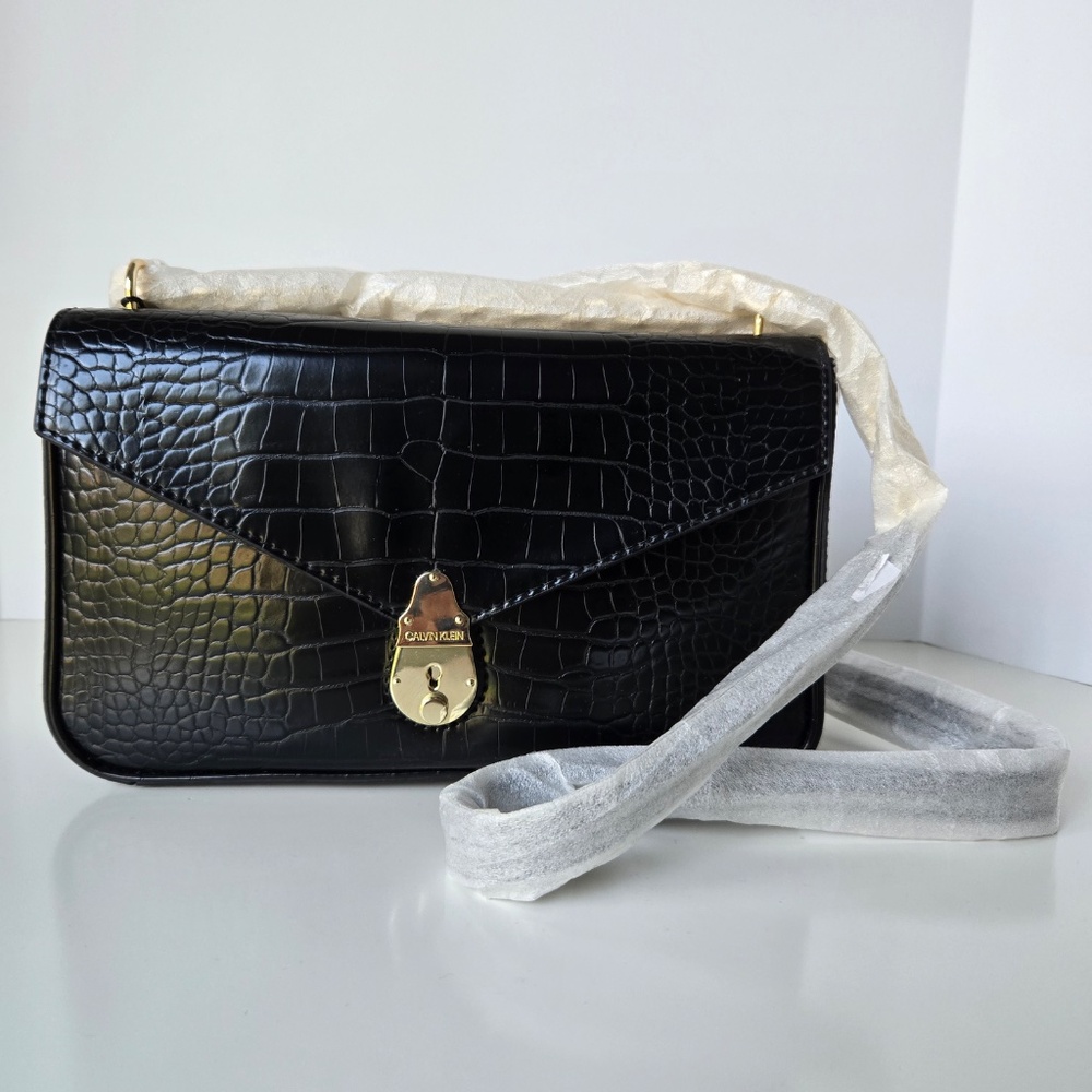 CALVIN KLEIN ๐ Statement Textured Crossbody Bag Faux Snack Skin Pattern - Picture 1 of 8